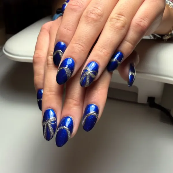 Blue nail art